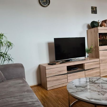 Ferienwohnung Pflueger Mit Terrasse Lauda Konigshofen Bagian luar foto