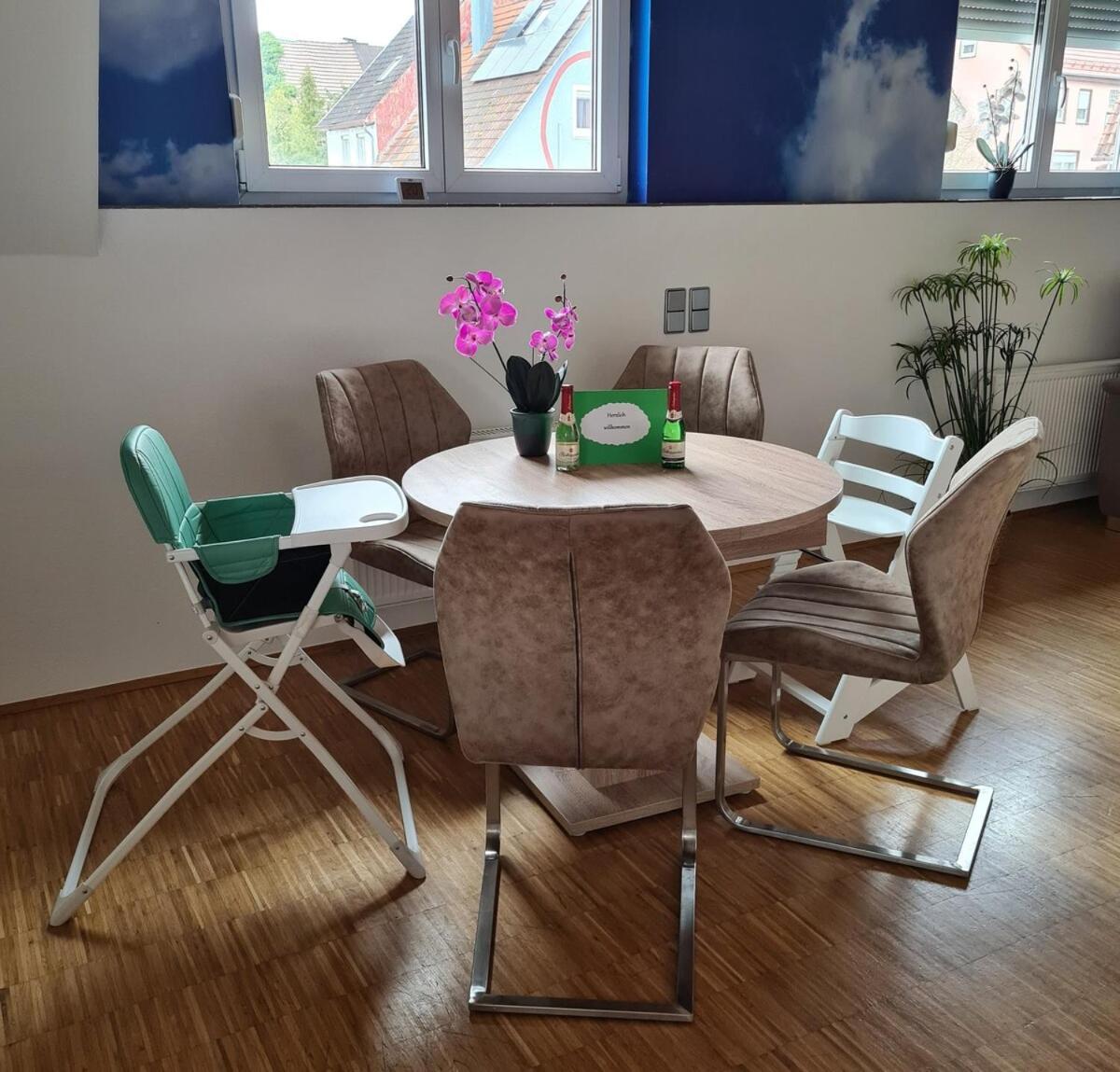 Ferienwohnung Pflueger Mit Terrasse Lauda Konigshofen Bagian luar foto